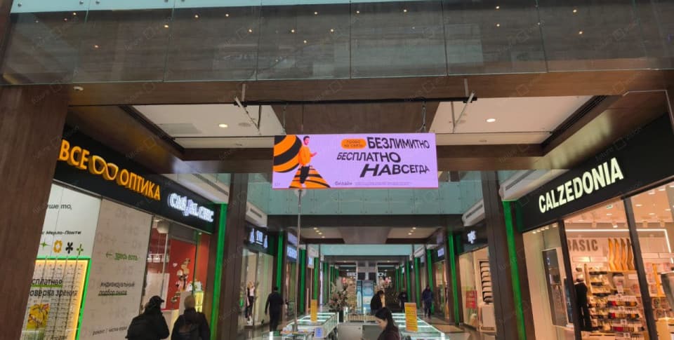 Подвесной светодиодный экран для торгового центра